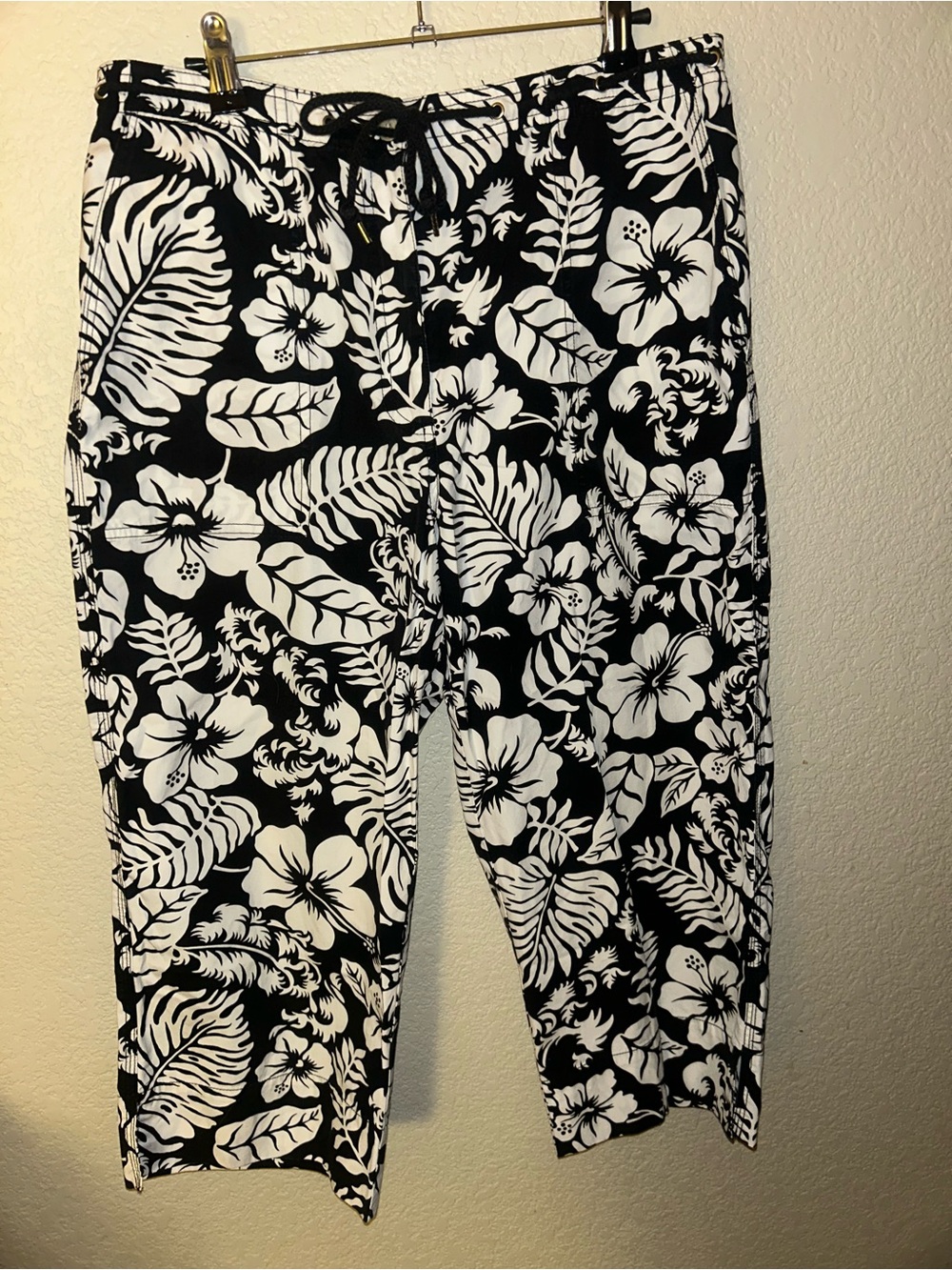 Ralph Lauren Y2K Black & White Tropical Print Capris